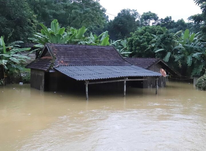 Floods kill 9, injure 10 in Vietnam
