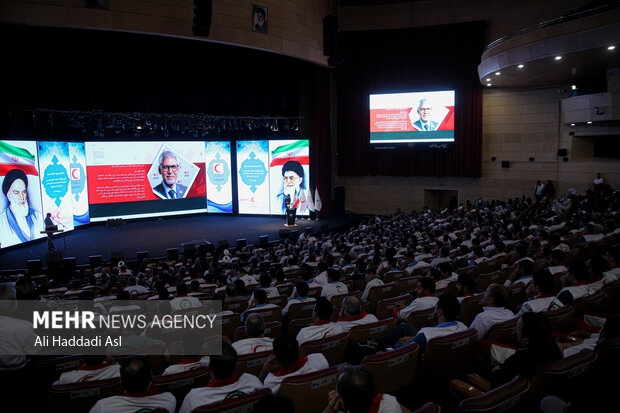 مراسم بزرگداشت هفته دفاع مقدس و تجلیل از خادمان جمعیت هلال احمر در اربعین حسینی (ع) صبح روز یکشنبه ۹ مهر ماه ۱۴۰۲ با حضور سرلشکر حسین سلامی فرمانده کل سپاه پاسداران انقلاب اسلامی و پیرحسین کولیوند رئیس جمعیت هلال احمر در مرکز همایش های برج میلاد برگزار شد