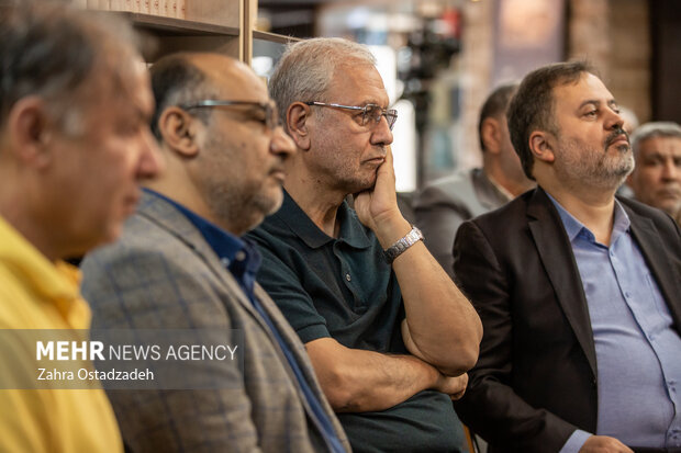 علی ربیعی سخنگوی پیشین دولت در مراسم افتتاح نمایشگاه عکس دوربین حماسه حضور دارد