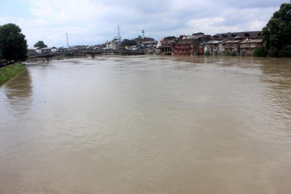 در پی باران‌های سیل‌آسا در ویتنام ۳ نفر ناپدید شدند