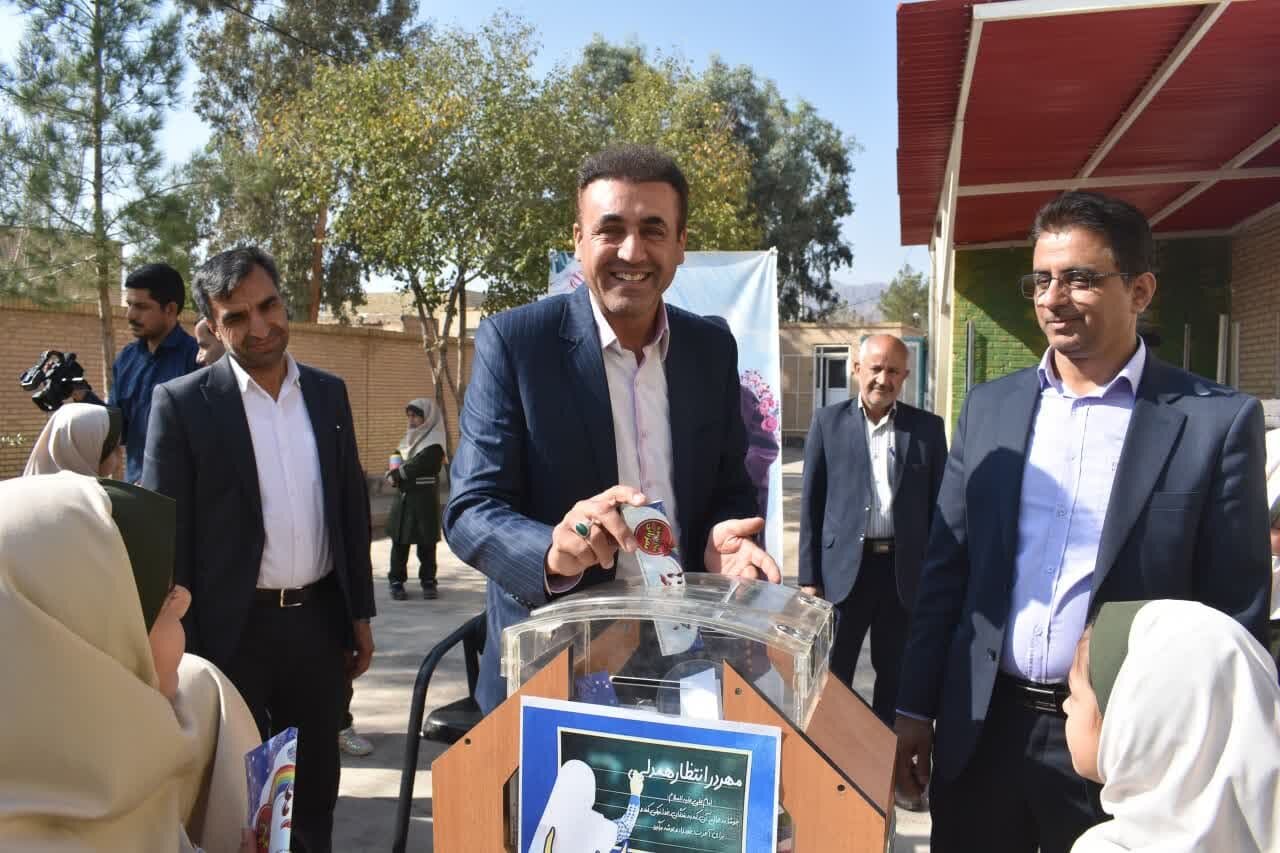 جشن عاطفهها در مدارس بهاباد برگزار شد