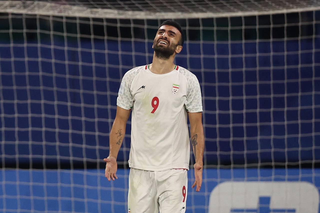 تصاویری از واکنش سرمربی و بازیکنان تیم فوتبال امید به حذف از آسیا