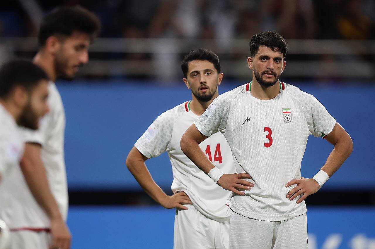 تصاویری از واکنش سرمربی و بازیکنان تیم فوتبال امید به حذف از آسیا