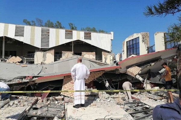 Meksika'da kilisenin çatısı çöktü: 7 kişi öldü, 30 kişi enkaz altında Meksika'da kilisenin çatısı çöktü: 7 kişi öldü, 30 kişi enkaz altında