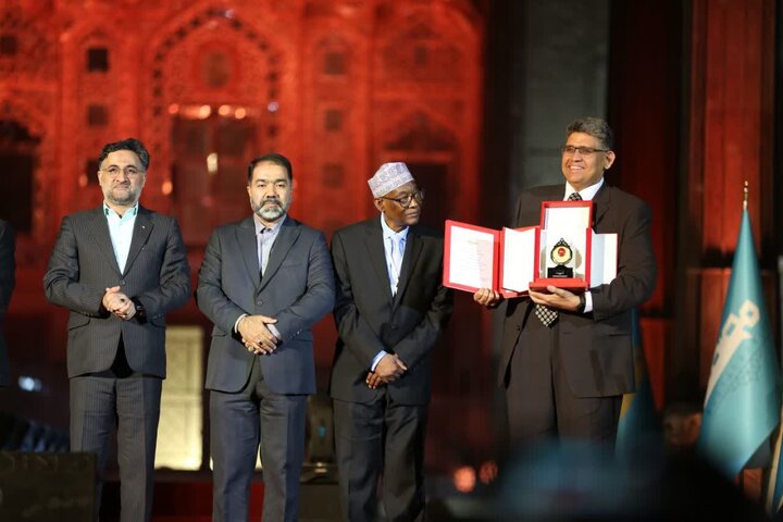 برگزاری آیین اعطای جایزه پنجمین دوره جایزه مصطفی(ص) در چهلستون