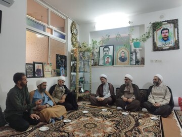 مسئولان سازمان تبلیغات اسلامی با خانواده شهید مدافع امنیت در قم دیدار کردند