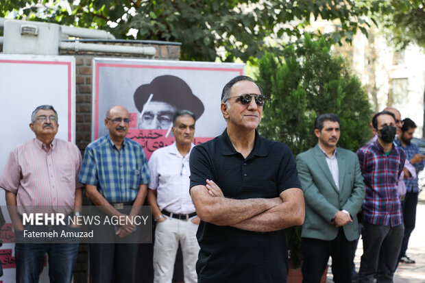 حسن فتحی کارگردان سینما در مراسم تشییع پیکر فردوس کاویانی حضور دارد
