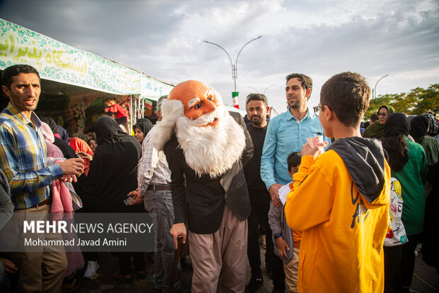 بزرگترین جشنواره خیابانی شهر (پیامبر مهربانی)