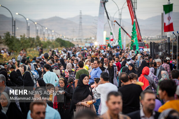 بزرگترین جشنواره خیابانی شهر (پیامبر مهربانی)