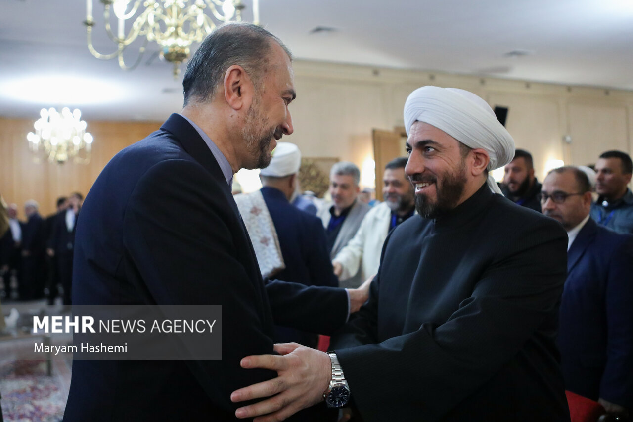 نشست وزیر امور خارجه با مهمانان کنفرانس وحدت اسلامی