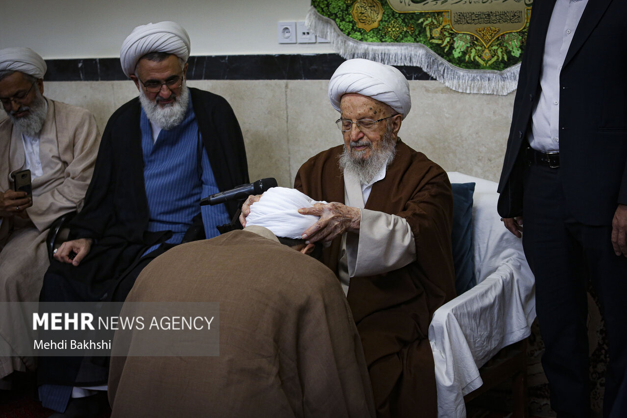 مراسم عمامه گذاری جمعی از طلاب در قم برگزار شد + تصاویر