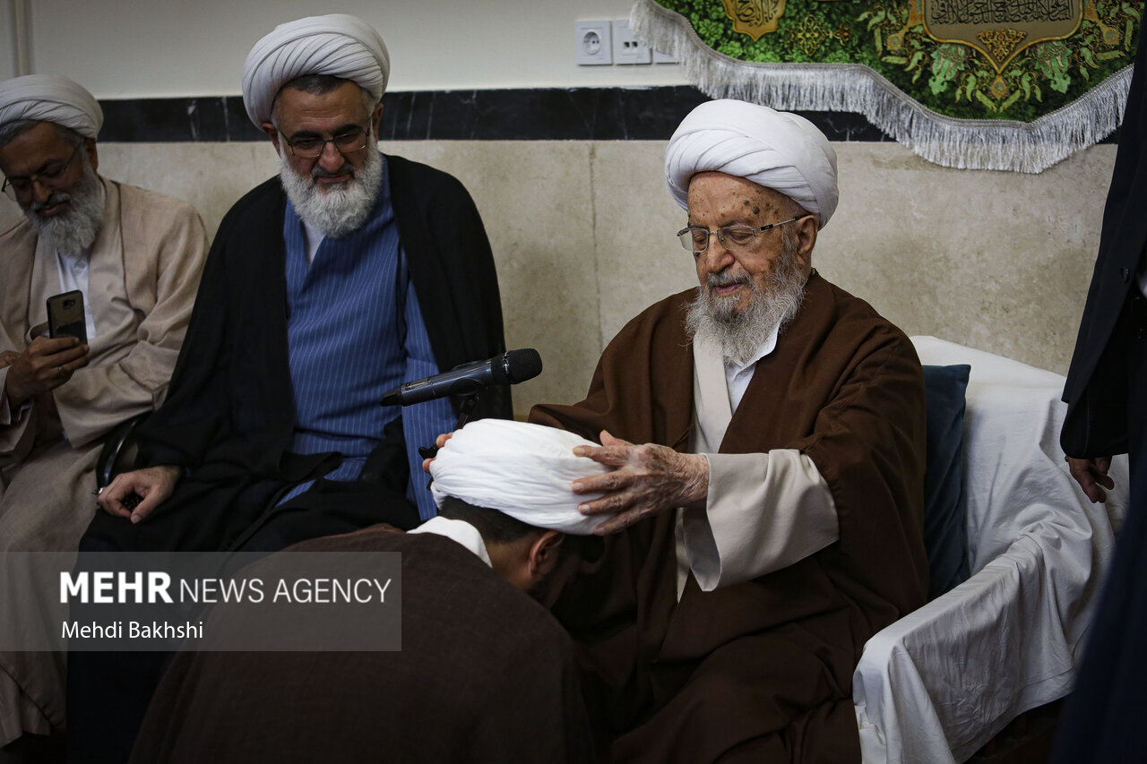 مراسم عمامه گذاری جمعی از طلاب در قم برگزار شد + تصاویر