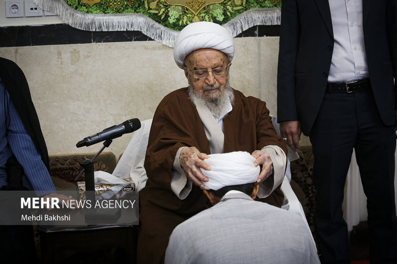 مراسم عمامه گذاری جمعی از طلاب در قم برگزار شد + تصاویر