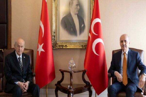 AK Parti'de yeni anayasa hareketliği AK Parti'de yeni anayasa hareketliği