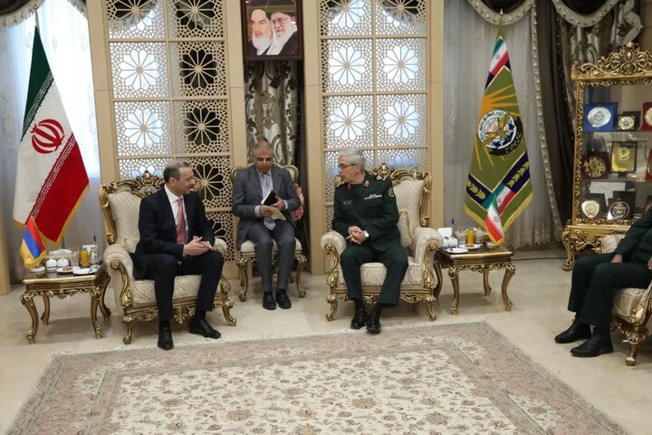Tümgeneral Bakıri, Ermenistan Güvenlik konseyi Sekreteri ile görüştü