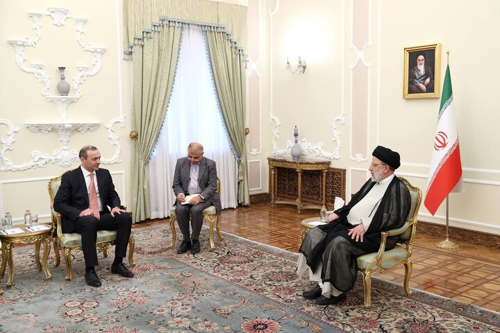 Cumhurbaşkanı Reisi Azerbaycan Ve Ermenistan yetkilileri ile görüştü
