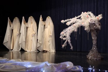 تئاتر «حکایت عشق» با هدف هویت‌یابی دخترانه در اصفهان اکران شد