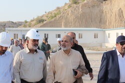 بررسی وضعیت آب‌شیرین‌کن بوشهر با حضور وزیر کشور