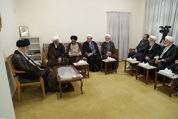Leader holds meeting with group of clerics
