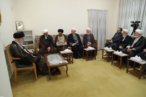 Leader holds meeting with group of clerics Leader holds meeting with group of clerics