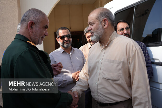 ورود وحیدی وزیر کشور به استان بوشهر