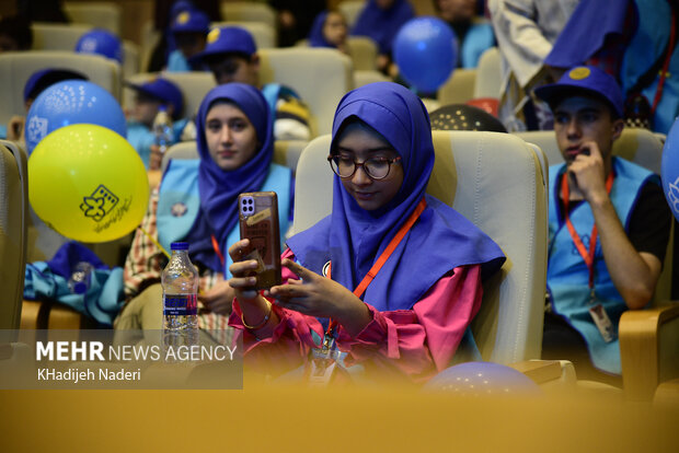 پای لنگ تجهیزات نمایشی در سی و پنجمین دوره جشنواره کودک