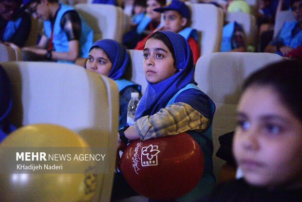 پای لنگ تجهیزات نمایشی در سی و پنجمین دوره جشنواره کودک