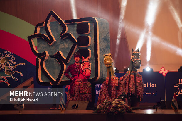 پای لنگ تجهیزات نمایشی در سی و پنجمین دوره جشنواره کودک