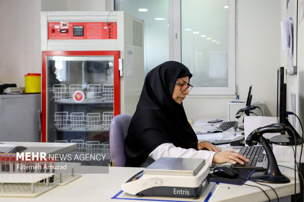 اهدای خون بانوان ایرانی در پویش مهر فاطمی 