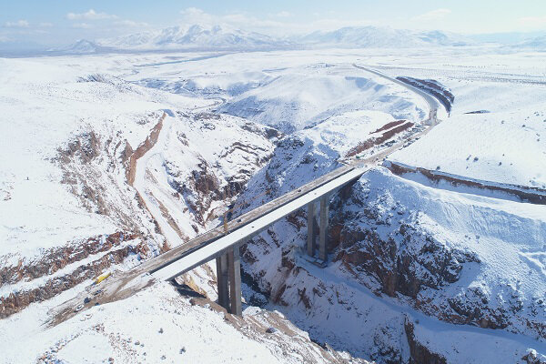 احداث بلندترین پل کشور در آزادراه اصفهان-شیراز