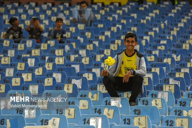 دیدار تیم‌های سپاهان اصفهان و صنعت نفت آبادان