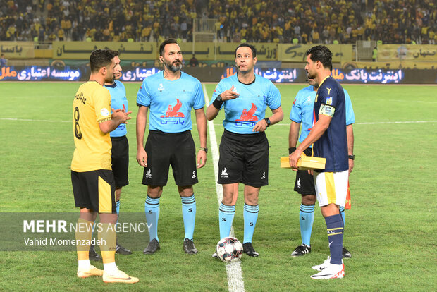 دیدار تیم‌های سپاهان اصفهان و صنعت نفت آبادان