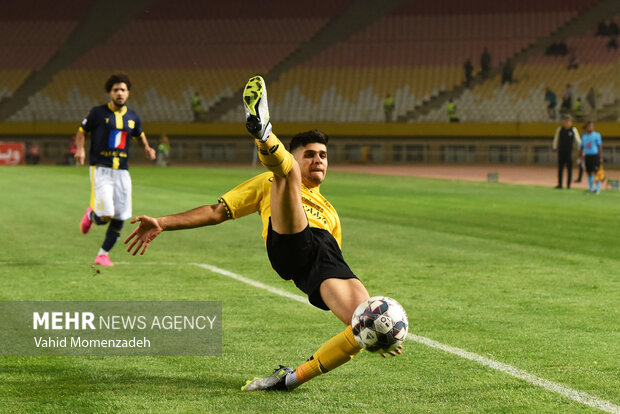 دیدار تیم‌های سپاهان اصفهان و صنعت نفت آبادان