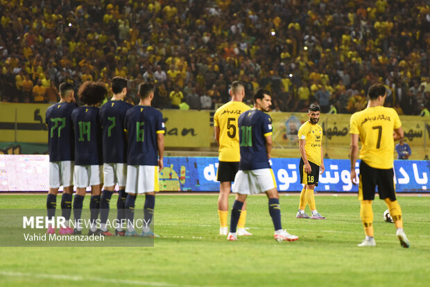 دیدار تیم‌های سپاهان اصفهان و صنعت نفت آبادان