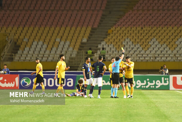 دیدار تیم‌های سپاهان اصفهان و صنعت نفت آبادان