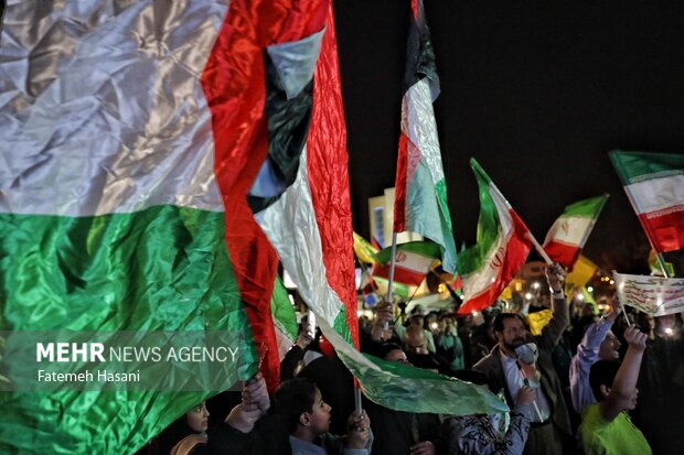 جشن مردم مشهد به مناسبت پیروزی مقاومت فلسطین