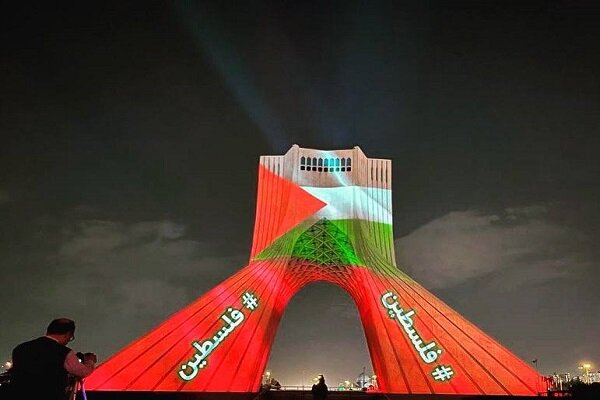 تصویر پرچم فلسطین در برج آزادی نمایان شد