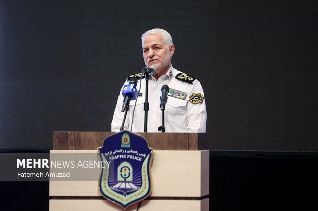 سردار کمال هادیان‌فر رئیس پلیس راهور فراجا در حال سخنرانی در جشنواره برترین های پلیس راهور فراجا است