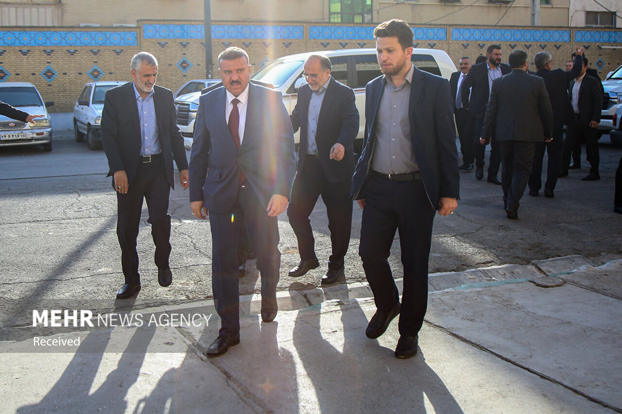 وزیر کشور عراق حرم حضرت معصومه (س) را زیارت کرد+ تصاویر