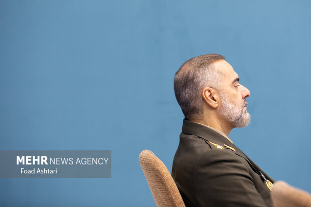 امیر سرتیپ محمد رضا آشتیانی وزیر دفاع  در جلسه شورای اجرایی فناوری اطلاعات حضور دارد