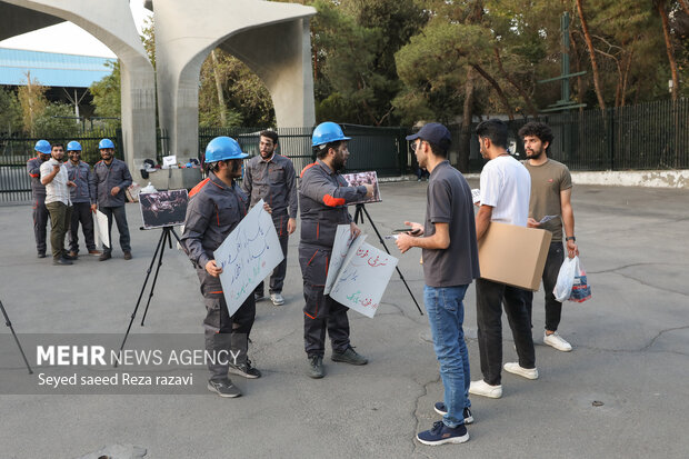 نمایشگاه عکس از معدن «طرزه» با عنوان طزره مقتل عدالت و با هدف حمایت از کارگران معدن و همچنین دادخواهی و پیگیری علت مرگ کارگران معدن طزره و با همت بسیج دانشجویی دانشگاه تهران بعدازظهر امروز دوشنبه ۱۷ مهر ماه ۱۴۰۲ برگزار شد