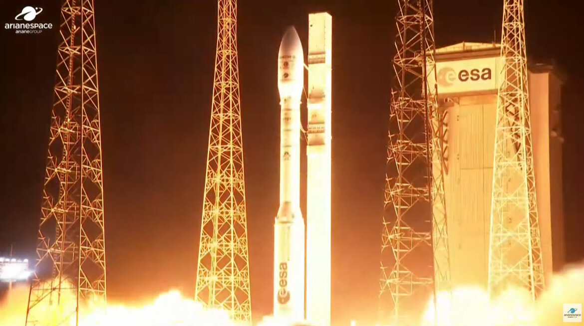 موشک اروپایی ۱۲ ماهواره را به مدار زمین برد