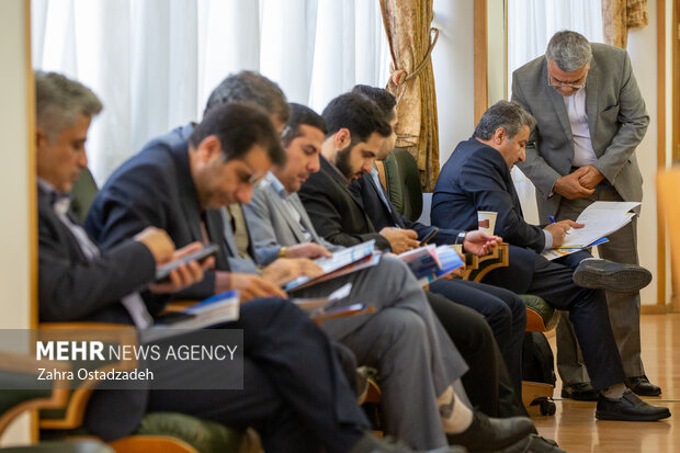 جلسه بررسی طرح‌های توسعه و پیشرفت استان کردستان با حضور محسن منصوری معاون اجرایی رئیس جمهور و اسماعیل زارع کوشا استاندار کردستان صبح امروز سه شنبه ۱۸ مهرماه ۱۴۰۲ برگزار شد