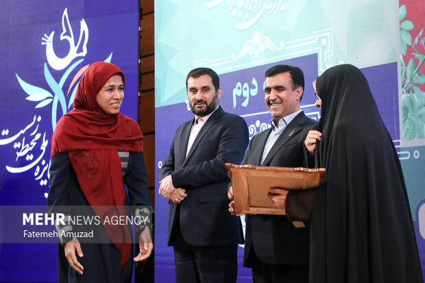 آئین اختتامیه و معرفی برگزیدگان سیزدهمین دوره جایزه ملی محیط زیست  با حضور علی سلاجقه رئیس سازمان محیط زیست و انسیه خزعلی معاون امور زنان رئیس جمهور در سازمان حفاظت محیط زیست برگزار شد