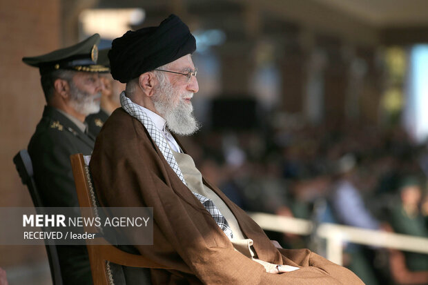 امام علی آرمی آفیسرز یونیورسٹی میں کیڈٹس کی گریجویشن تقریب میں رہبر انقلاب کی شرکت
