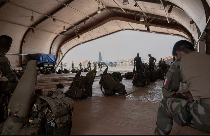 France begins withdrawing its troops from Niger