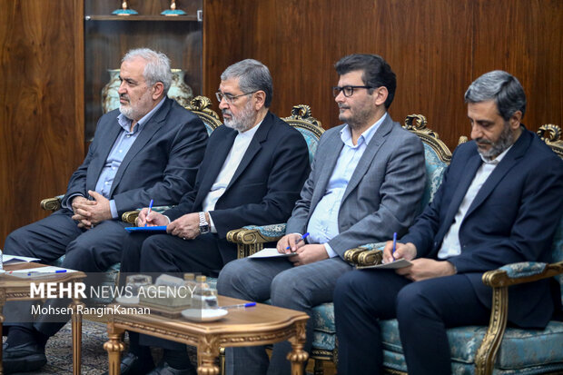 عباس علی آبادی وزیر صمت در دیدار وزیر صنایع بلاروس با معاون اول رئیس جمهور حضور دارد