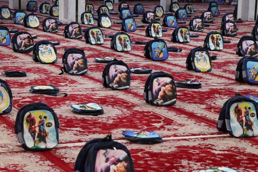 توزیع ۳۵۰۰ بسته لوازم التحریر بین دانش آموزان نیازمند استان بوشهر