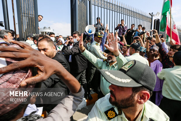 شیخ زکزاکی وارد تهران شد/ استقبال پرشور از شیخ مبارز