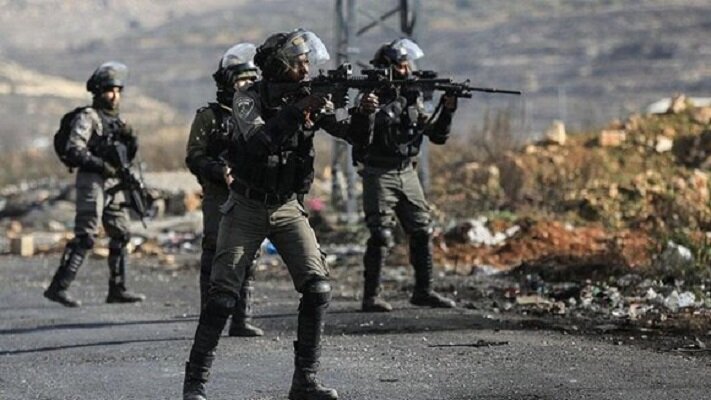 İsrail güçleri Batı Şeria'da 20 Filistinliyi gözaltına aldı
